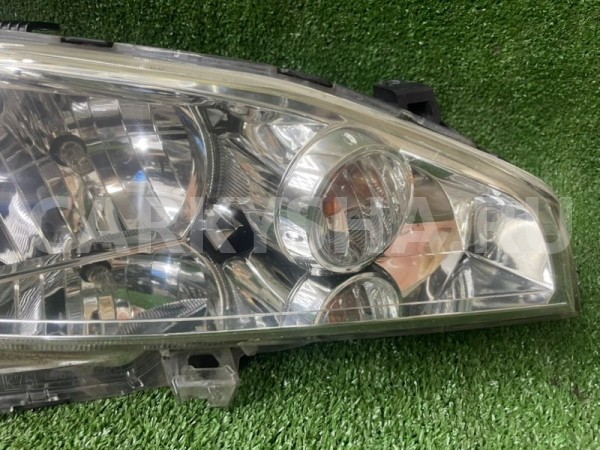 Фара галогеновая Toyota Wish 2014 8118568080 ZGE20, передняя правая Toyota Wish 