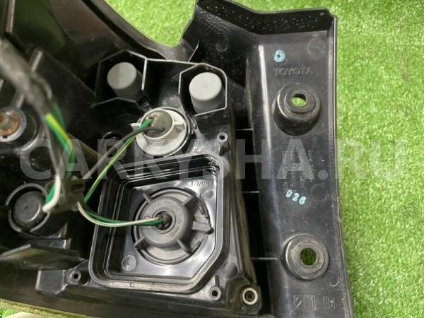 Задний фонарь Toyota Wish 2014 8156068060 ZGE20, задний правый Toyota Wish 