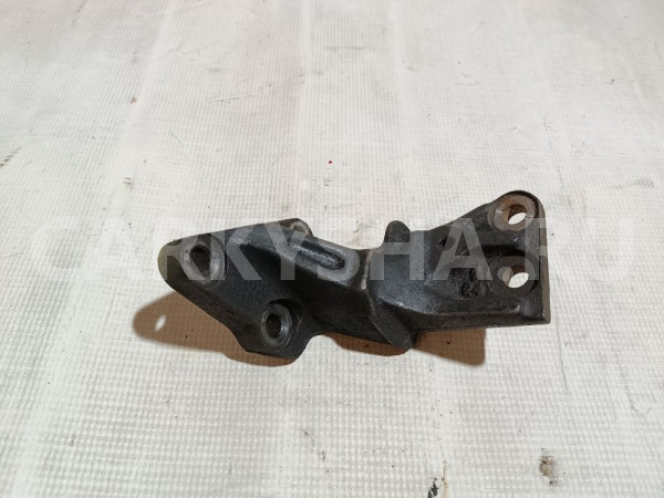 Кронштейн двигателя правый Toyota Sprinter оригинальный номер 1231515081